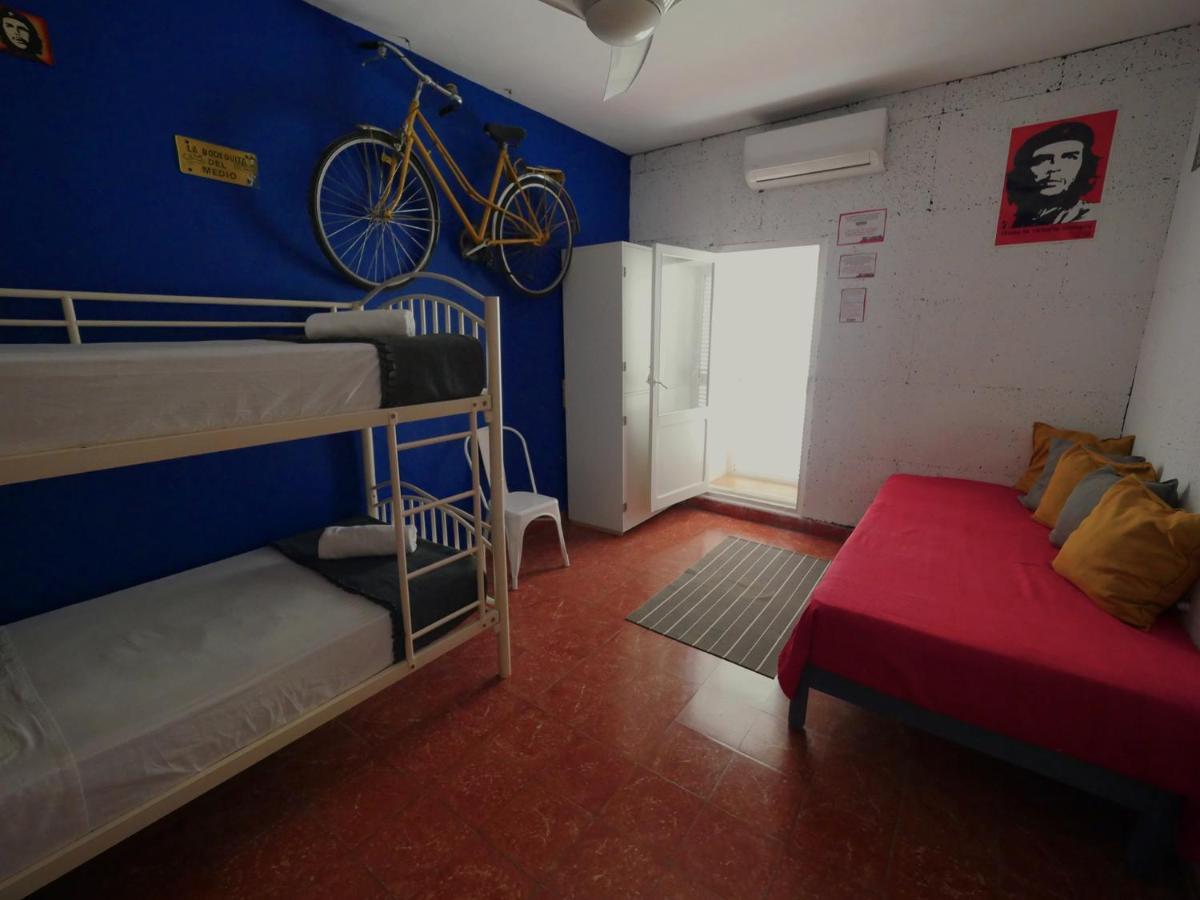 Hostal Giramundo مدينة إيبيزا المظهر الخارجي الصورة