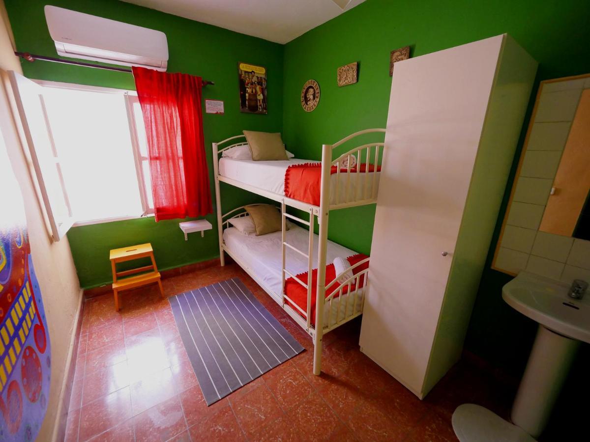 Hostal Giramundo مدينة إيبيزا المظهر الخارجي الصورة
